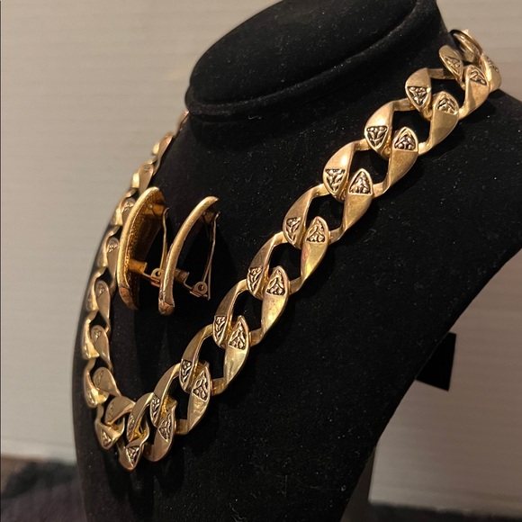 Gold Chain Necklace and Clip-on Earring Set - Picture 3 of 8